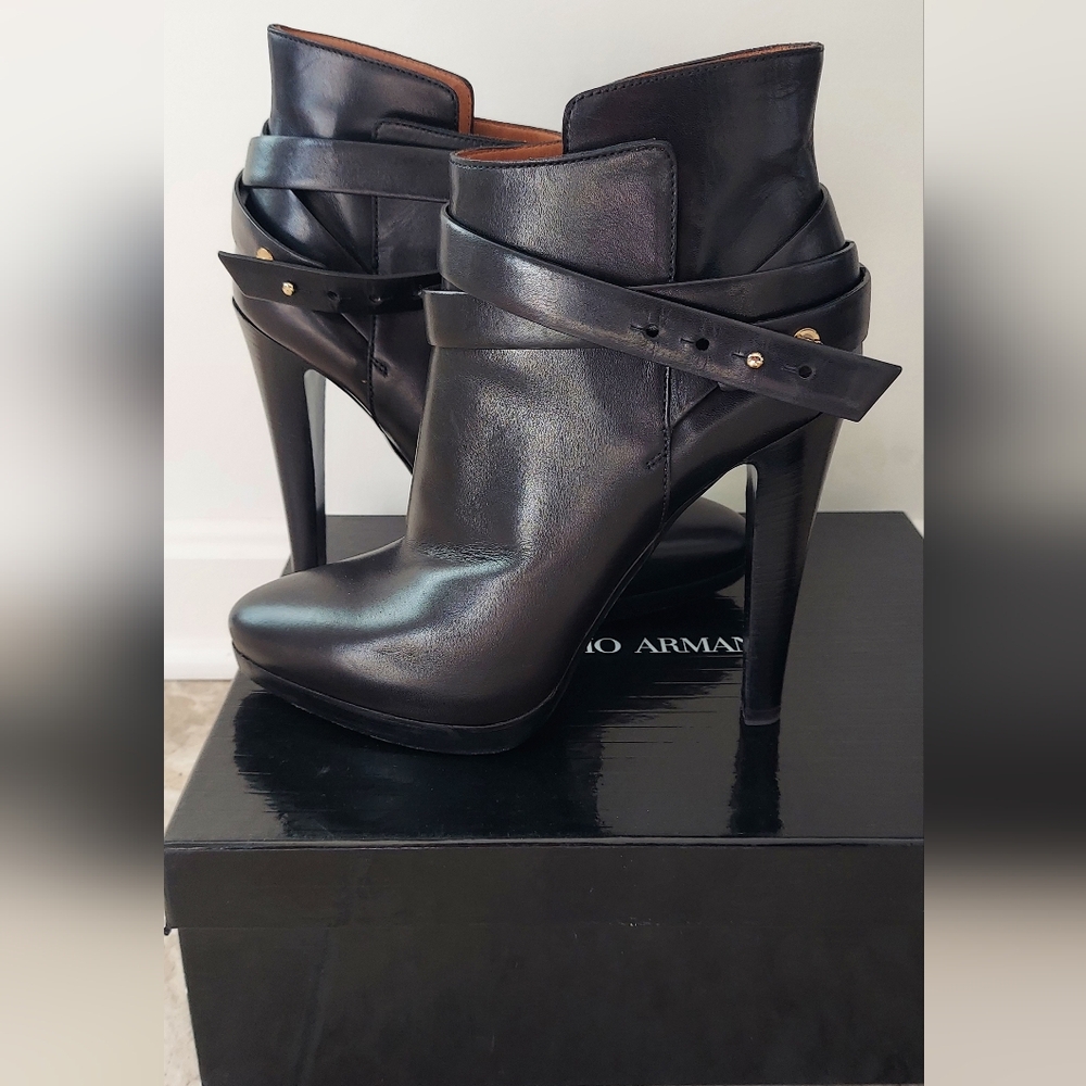Georgio Armani Ankle Boots 39 - Picture 4 of 6